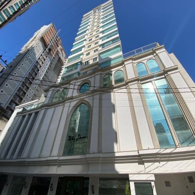 🌟 LUXO E CONFORTO NA MEIA PRAIA – APARTAMENTO FINAMENTE MOBILIADO! 🌟