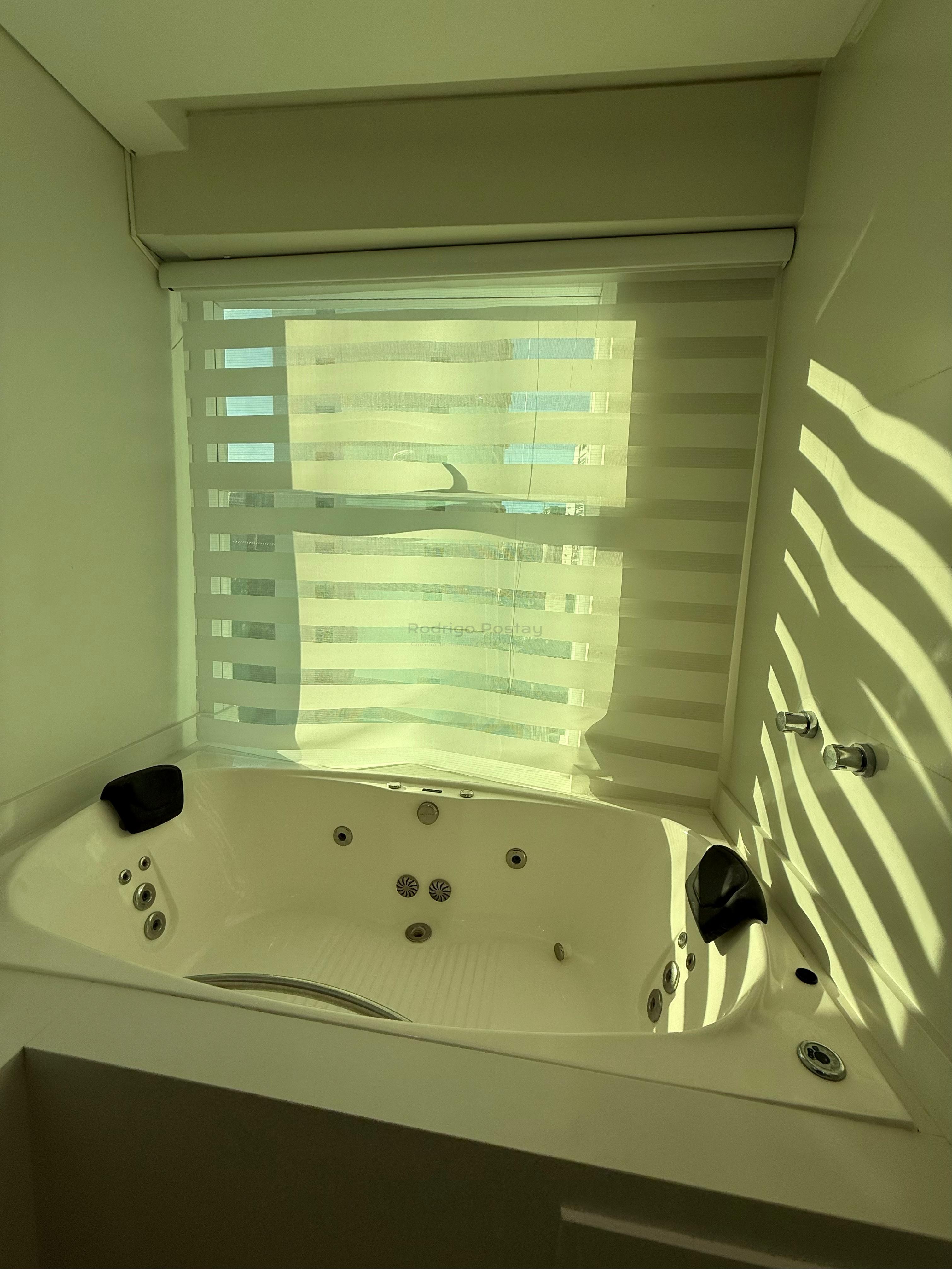 Apartamento com incrível vista mar no Centro Itapema Pronto para Morar - 03 Suítes sendo 01 Master 