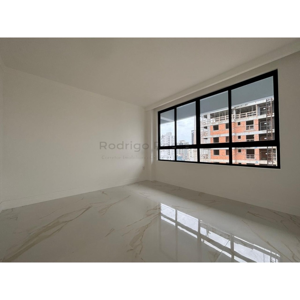 OPORTUNIDADE NA MEIA PRAIA💎Apartamento 3 suítes e lazer completo com preço de ocasião!