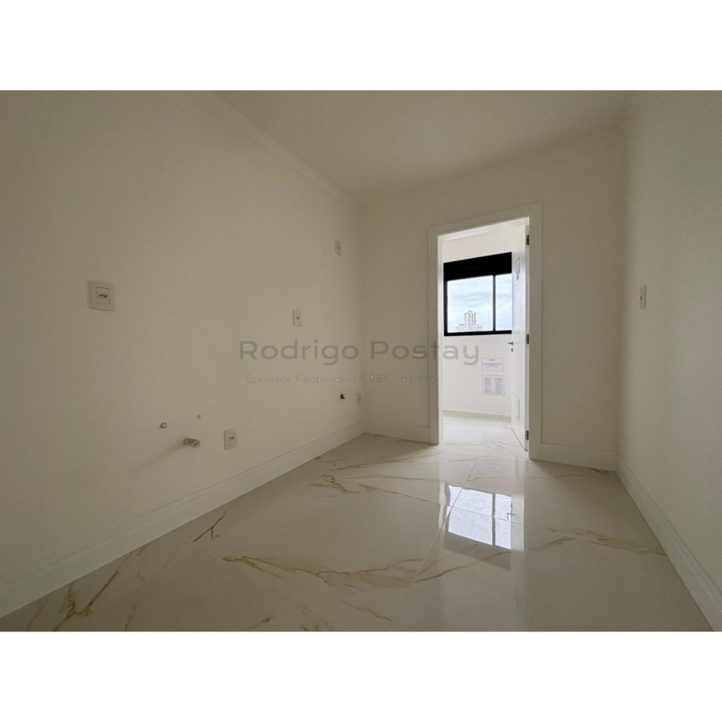 OPORTUNIDADE NA MEIA PRAIA💎Apartamento 3 suítes e lazer completo com preço de ocasião!