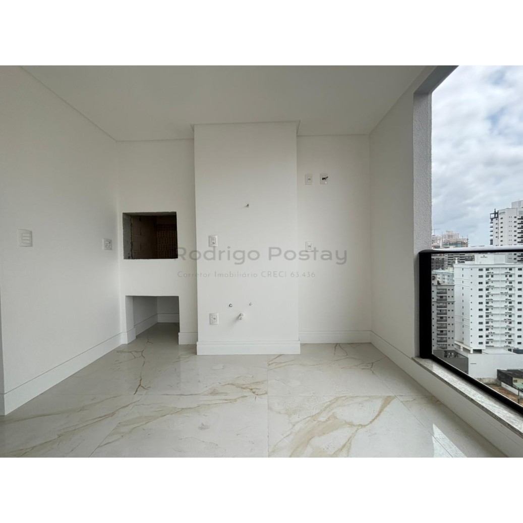 OPORTUNIDADE NA MEIA PRAIA💎Apartamento 3 suítes e lazer completo com preço de ocasião!