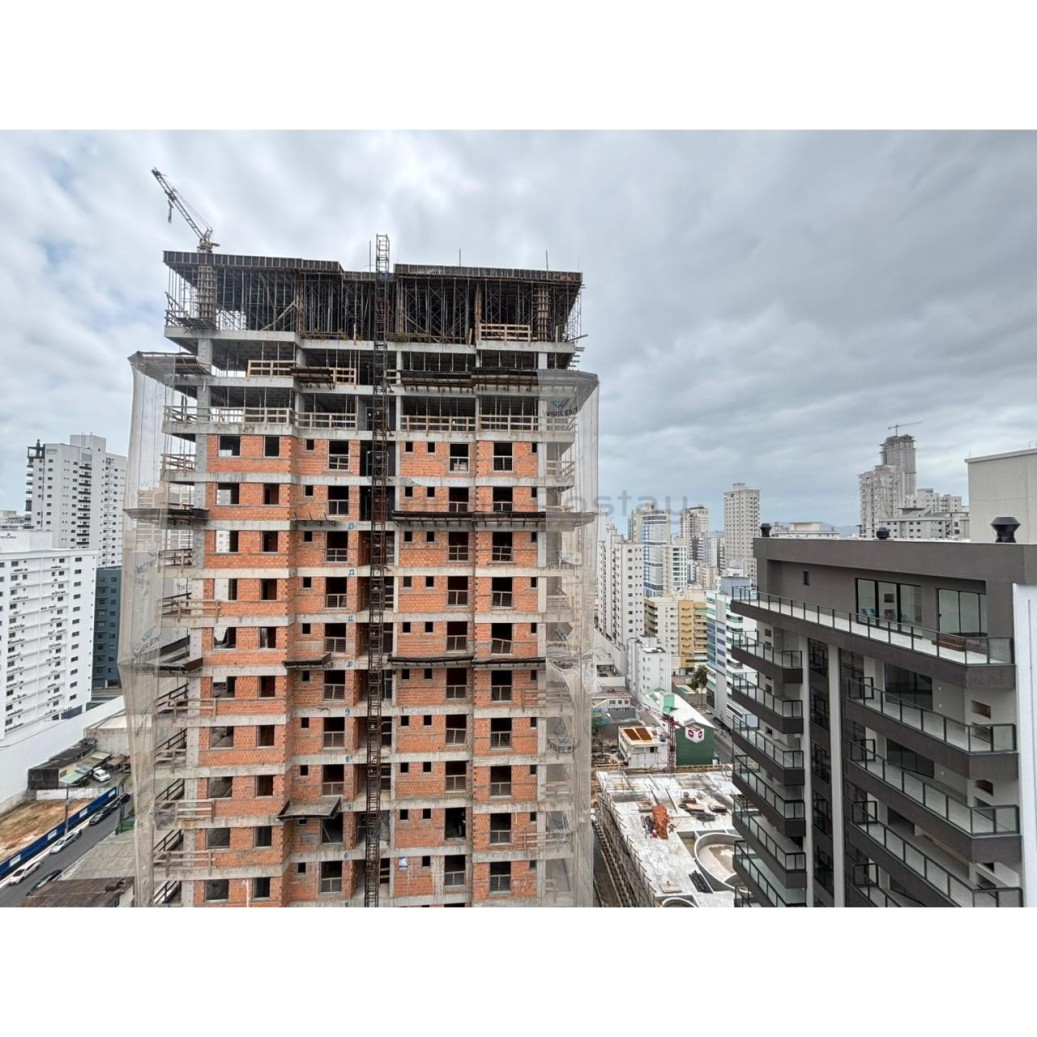 OPORTUNIDADE NA MEIA PRAIA💎Apartamento 3 suítes e lazer completo com preço de ocasião!