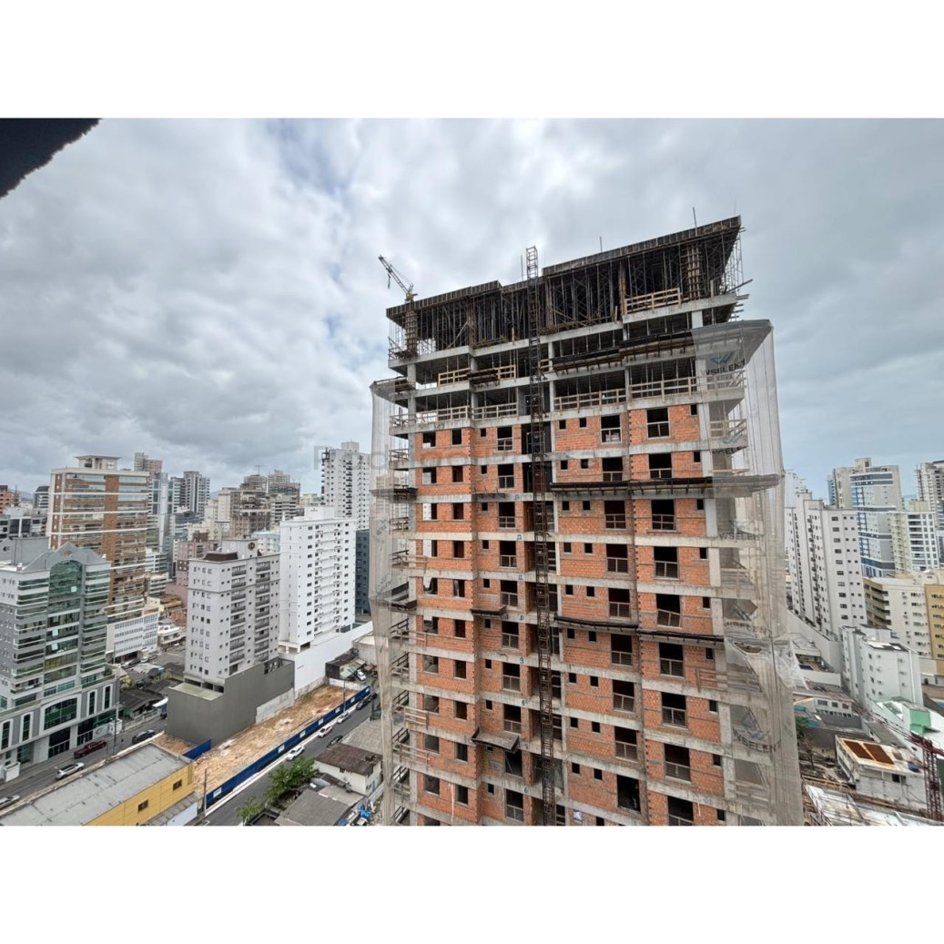 OPORTUNIDADE NA MEIA PRAIA💎Apartamento 3 suítes e lazer completo com preço de ocasião!
