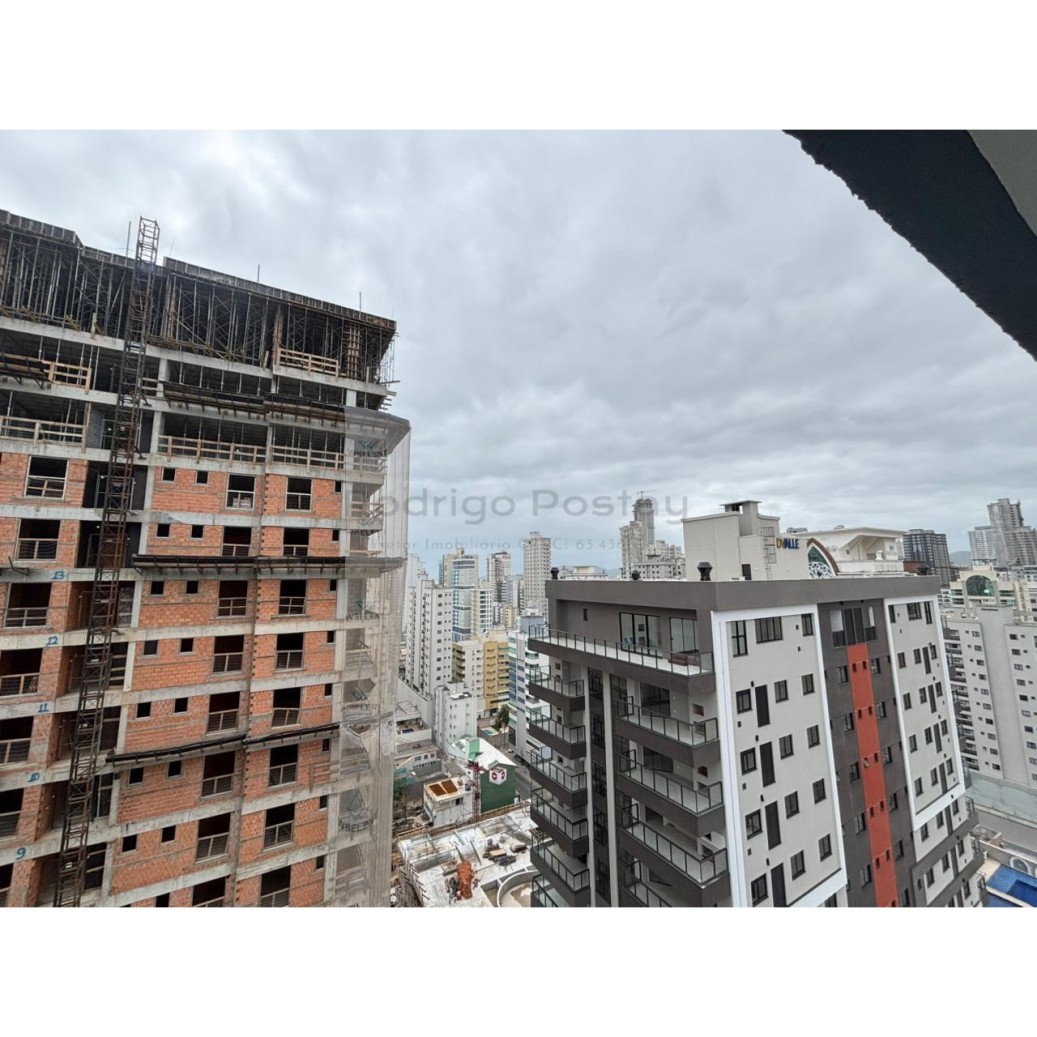 OPORTUNIDADE NA MEIA PRAIA💎Apartamento 3 suítes e lazer completo com preço de ocasião!