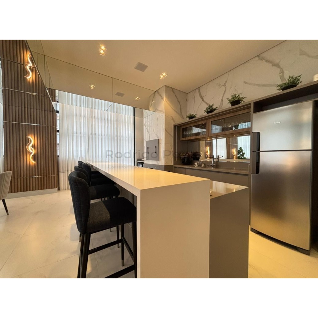 OPORTUNIDADE NA MEIA PRAIA💎Apartamento 3 suítes e lazer completo com preço de ocasião!