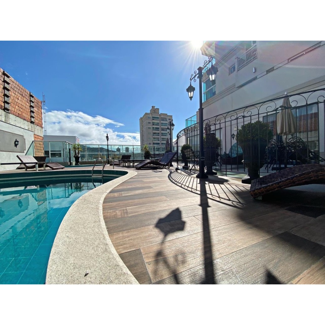 🎯 OPORTUNIDADE IMPERDÍVEL!  Apartamento com 03 Suítes + Lazer Completo na Meia Praia🏡