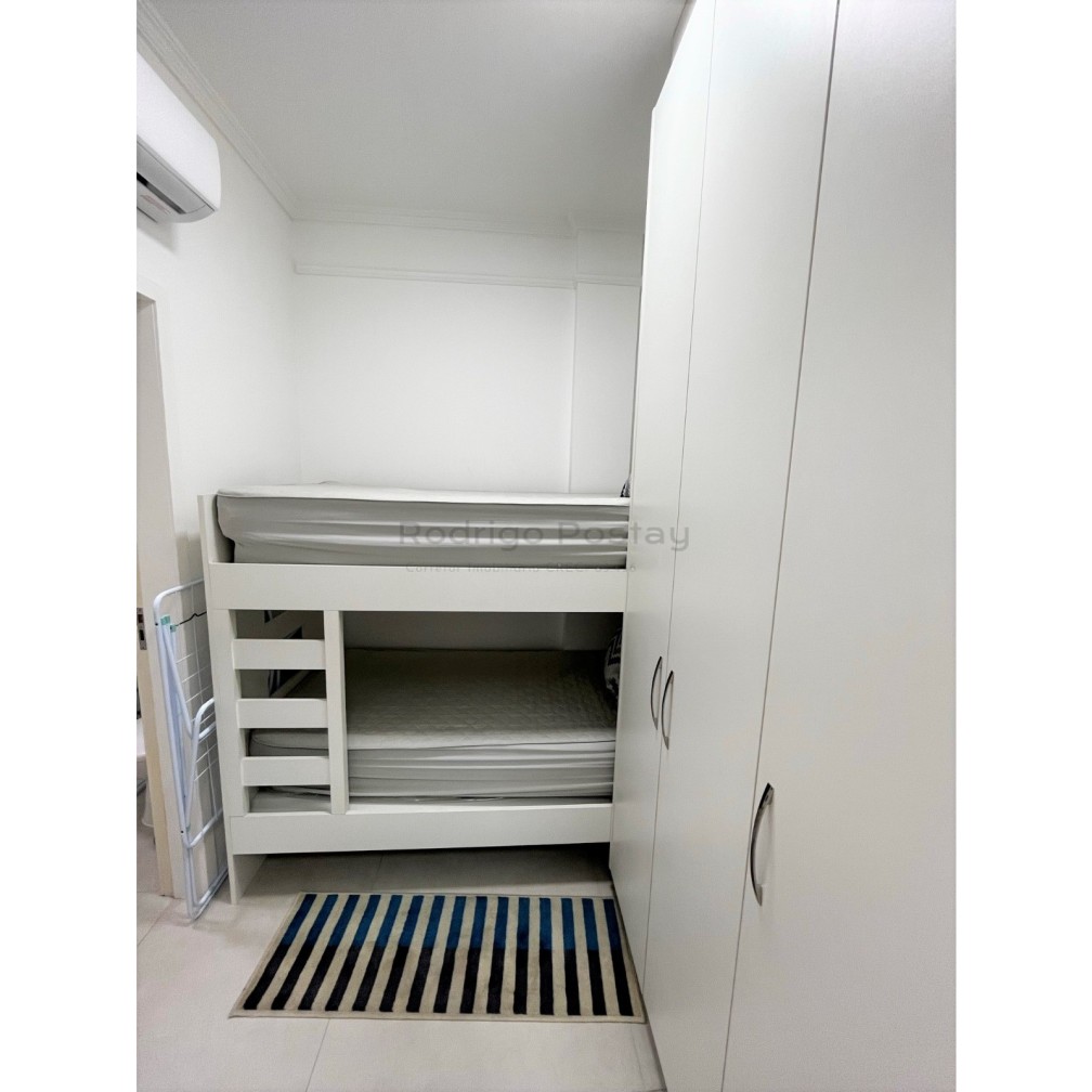 Apartamento finamente mobiliado com 4 quartos e 2 vagas, na Meia Praia