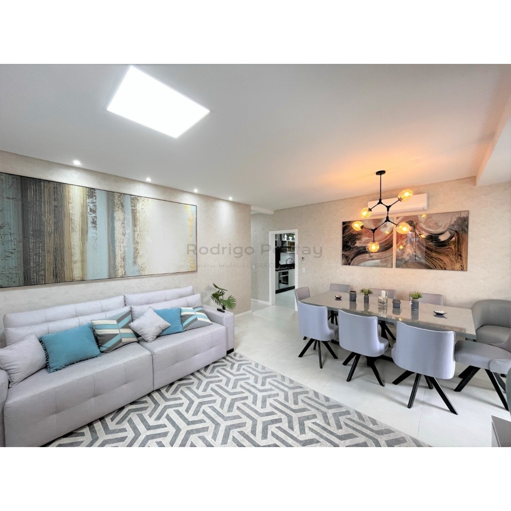 Apartamento finamente mobiliado com 4 quartos e 2 vagas, na Meia Praia