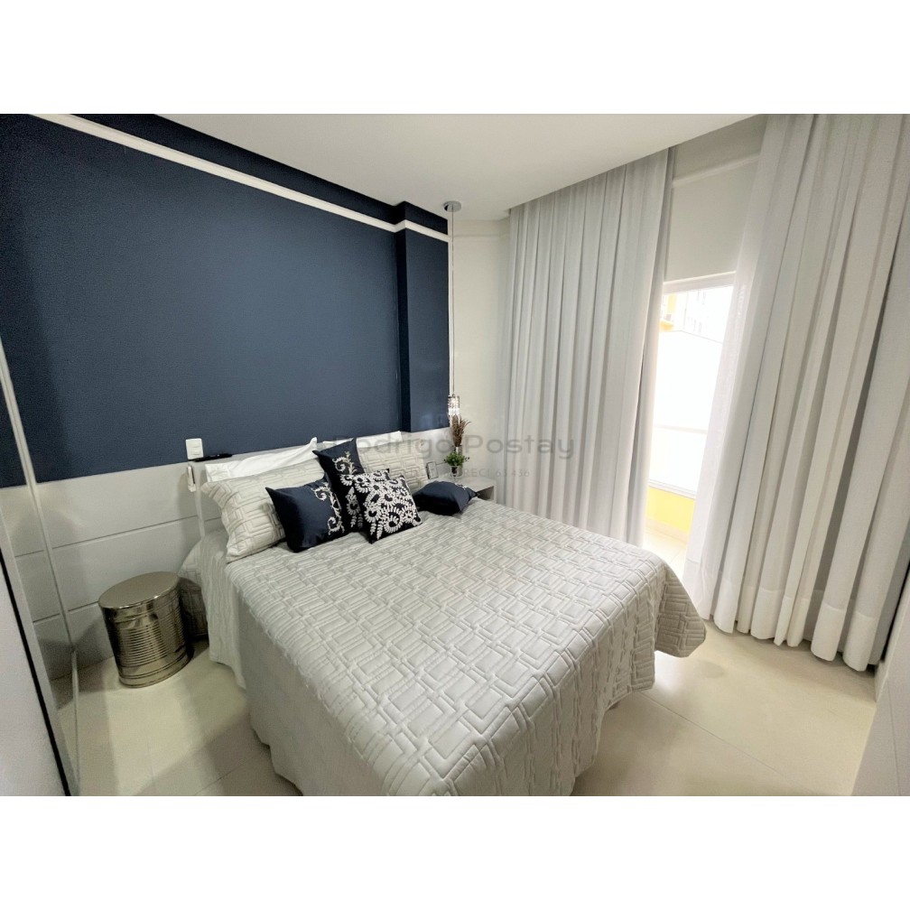 Apartamento finamente mobiliado com 4 quartos e 2 vagas, na Meia Praia