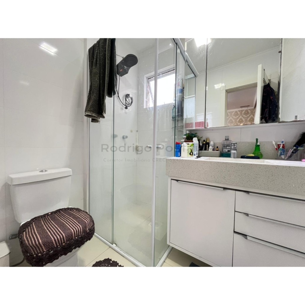 Apartamento 3 suítes e 2 vagas já mobiliado na Meia Praia