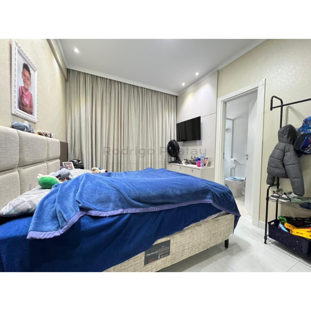 Apartamento 3 suítes e 2 vagas já mobiliado na Meia Praia