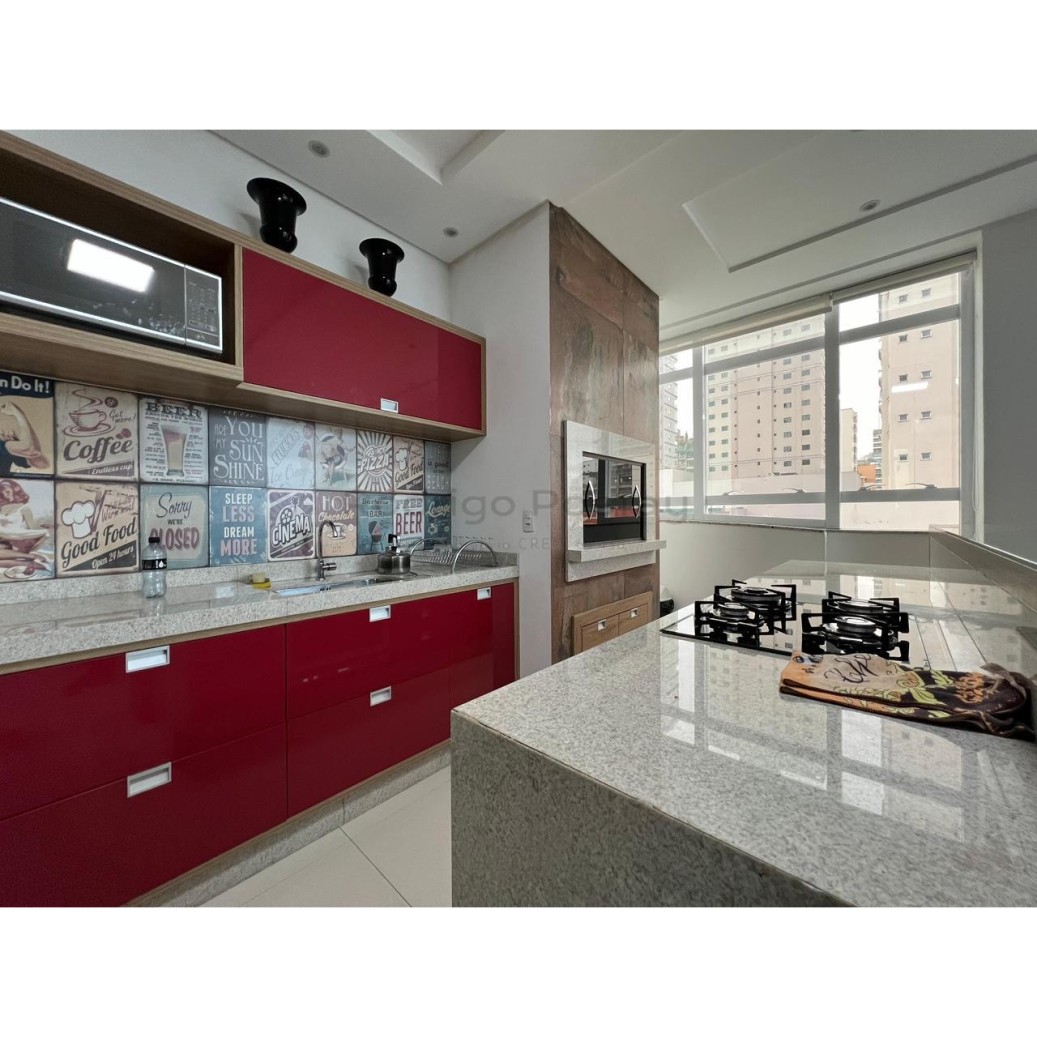 Apartamento 3 suítes e 2 vagas já mobiliado na Meia Praia