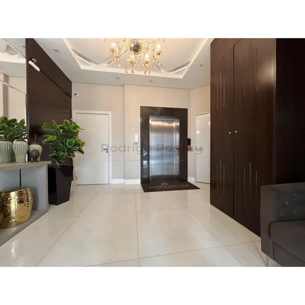 Apartamento 3 suítes e 2 vagas já mobiliado na Meia Praia