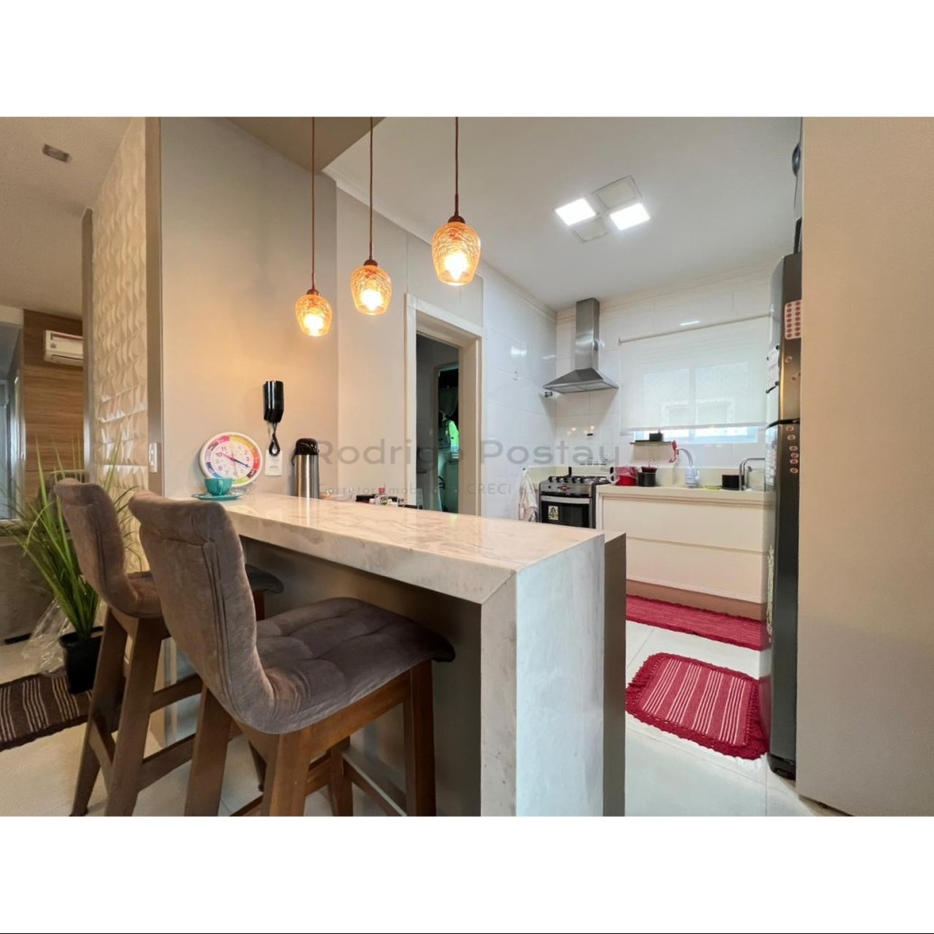 Apartamento 3 suítes e 2 vagas já mobiliado na Meia Praia