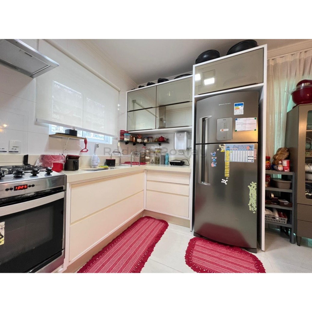 Apartamento 3 suítes e 2 vagas já mobiliado na Meia Praia