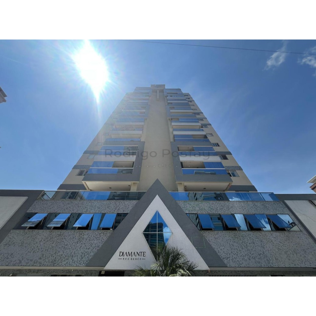 Apartamento 3 quartos e mobiliado na Meia Praia