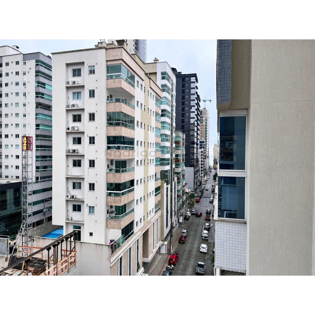 Apartamento 3 quartos e mobiliado na Meia Praia