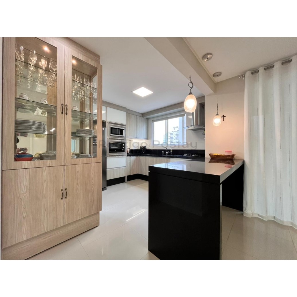 Apartamento 3 quartos e mobiliado na Meia Praia