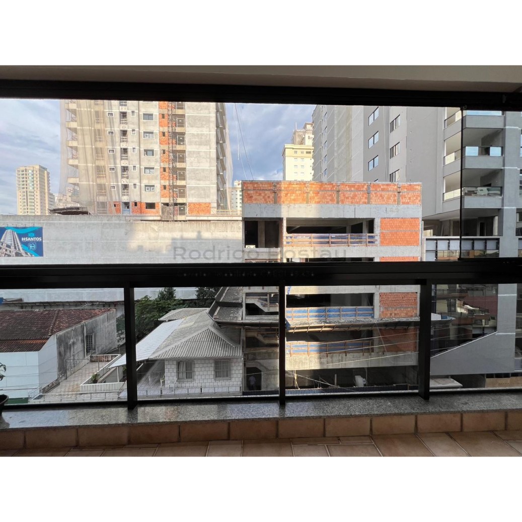 Apartamento de 4 dormitórios e mobiliado na Meia Praia