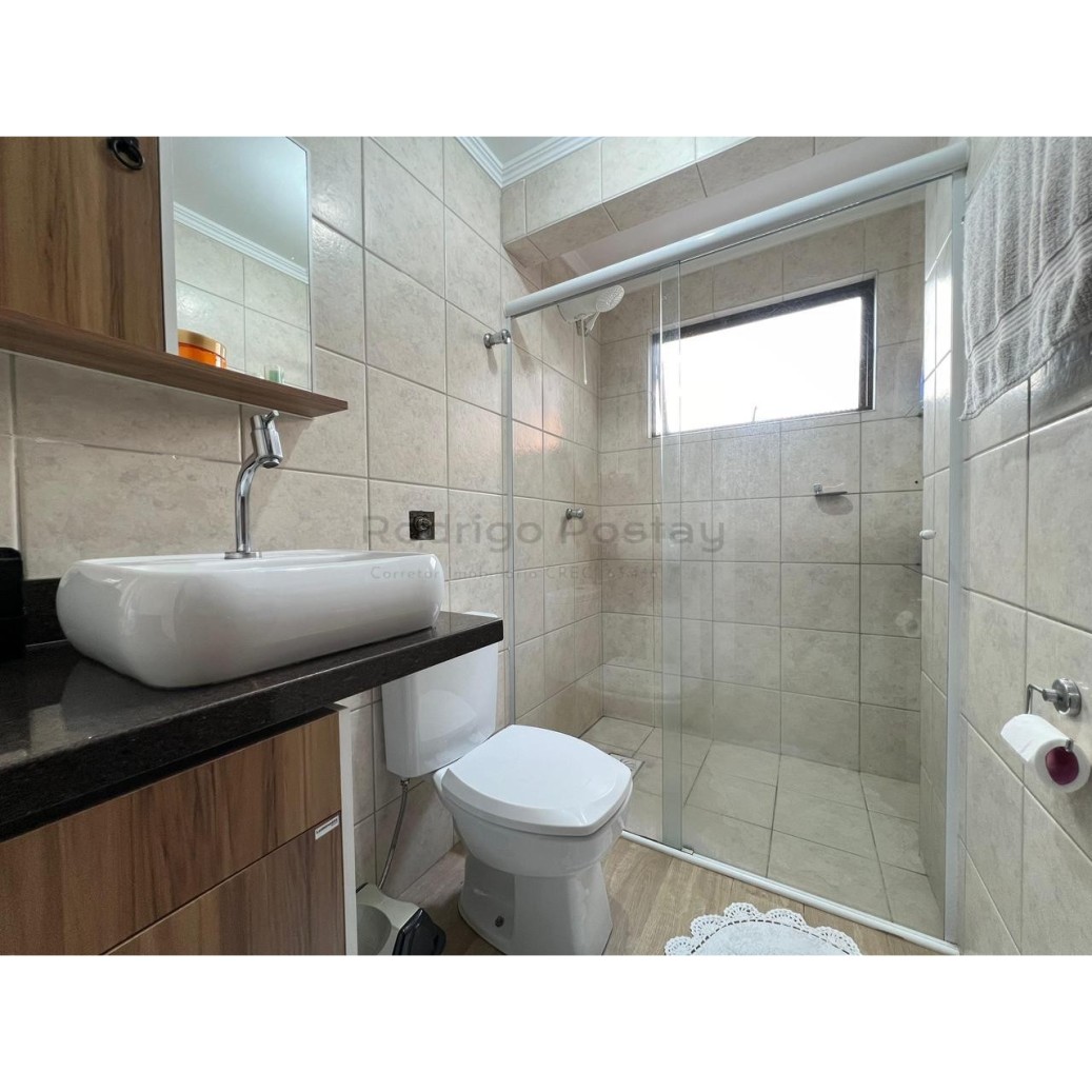 Apartamento de 4 dormitórios e mobiliado na Meia Praia