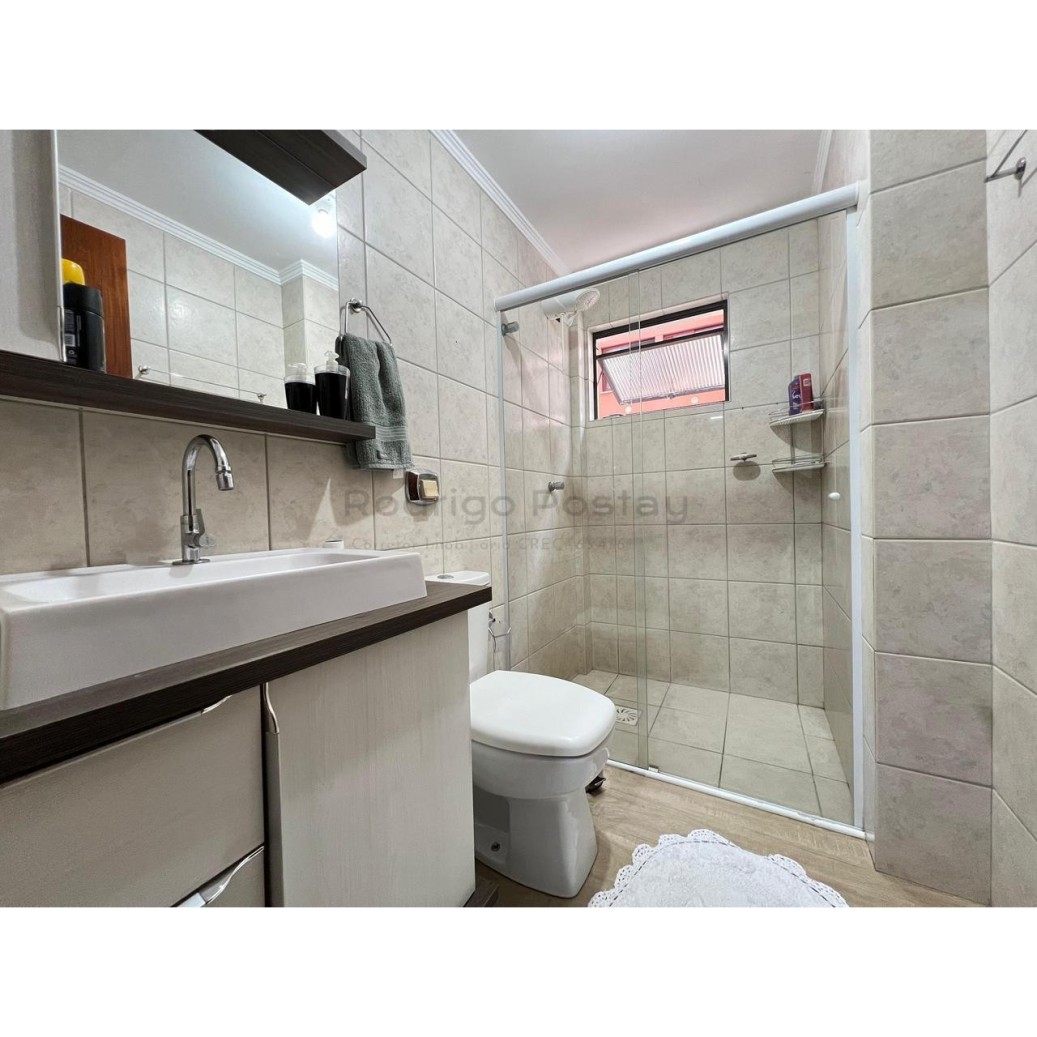 Apartamento de 4 dormitórios e mobiliado na Meia Praia