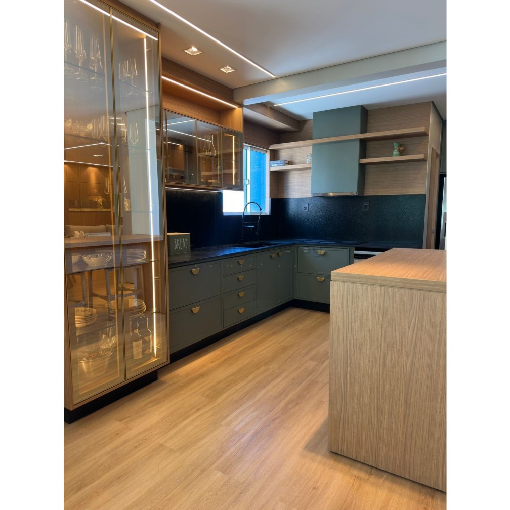 🏖️ Apartamento Finamente Mobiliado – 4 Quartos a Apenas 300m do Mar! 🌊