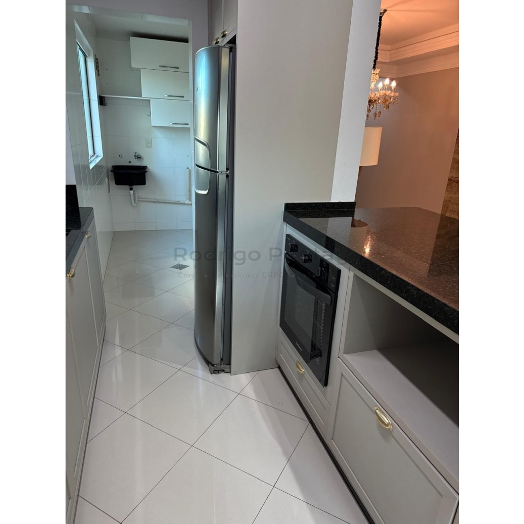 🏡 Apartamento à Venda em Meia Praia – Itapema/SC