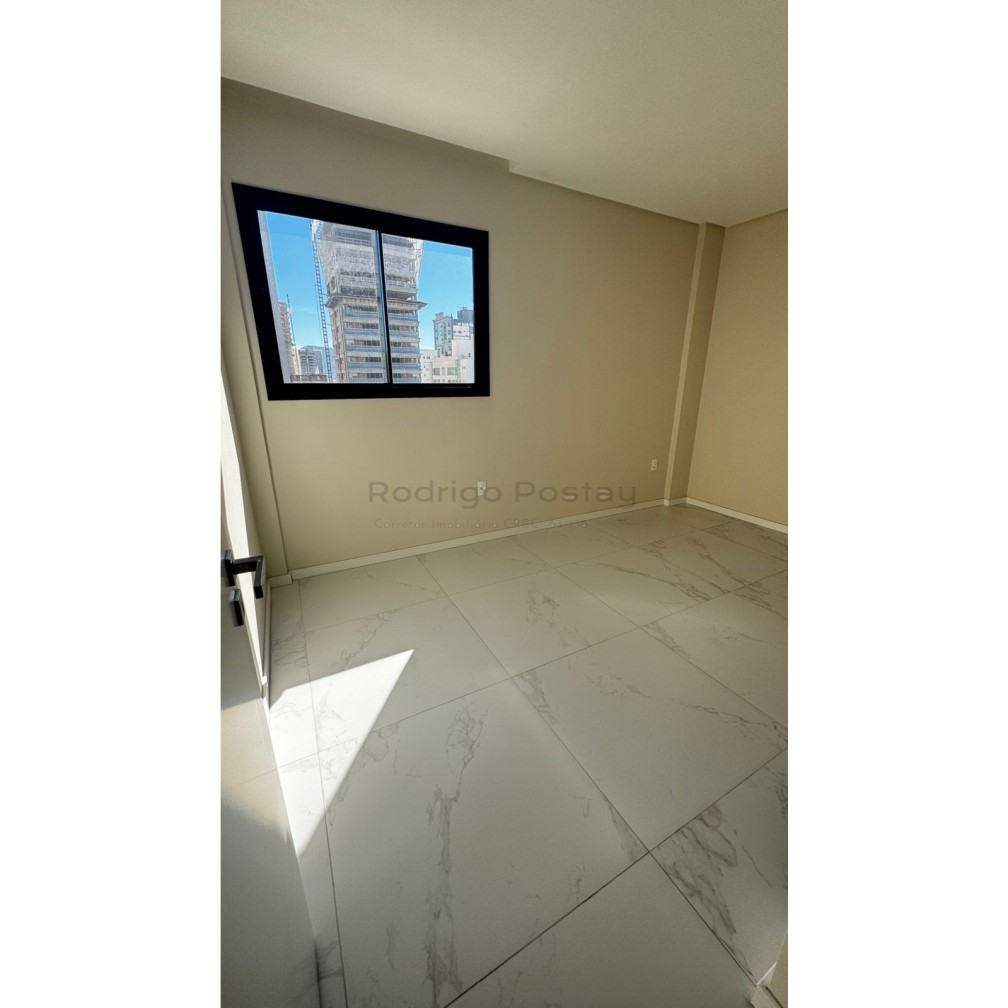 Apartamento 3 suítes na Meia Praia com pagamento em 100x