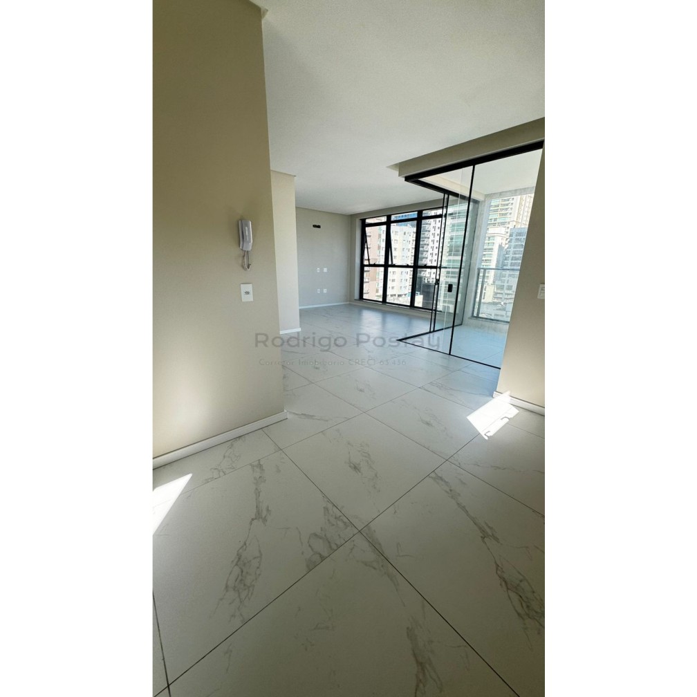 Apartamento 3 suítes na Meia Praia com pagamento em 100x