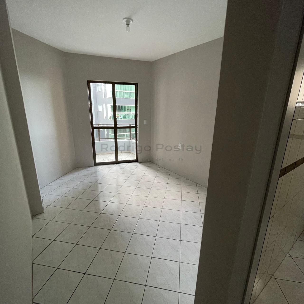 🏖️ Apartamento na Meia Praia — Apenas 250m do Mar! 🏖️