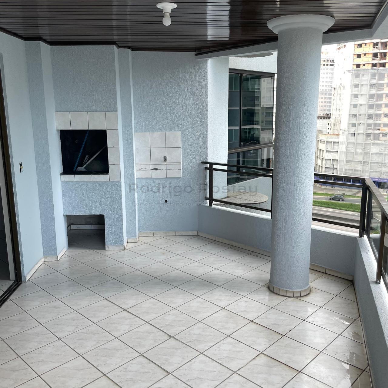 🏖️ Apartamento na Meia Praia — Apenas 250m do Mar! 🏖️