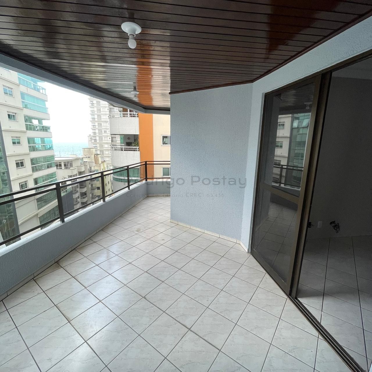 🏖️ Apartamento na Meia Praia — Apenas 250m do Mar! 🏖️