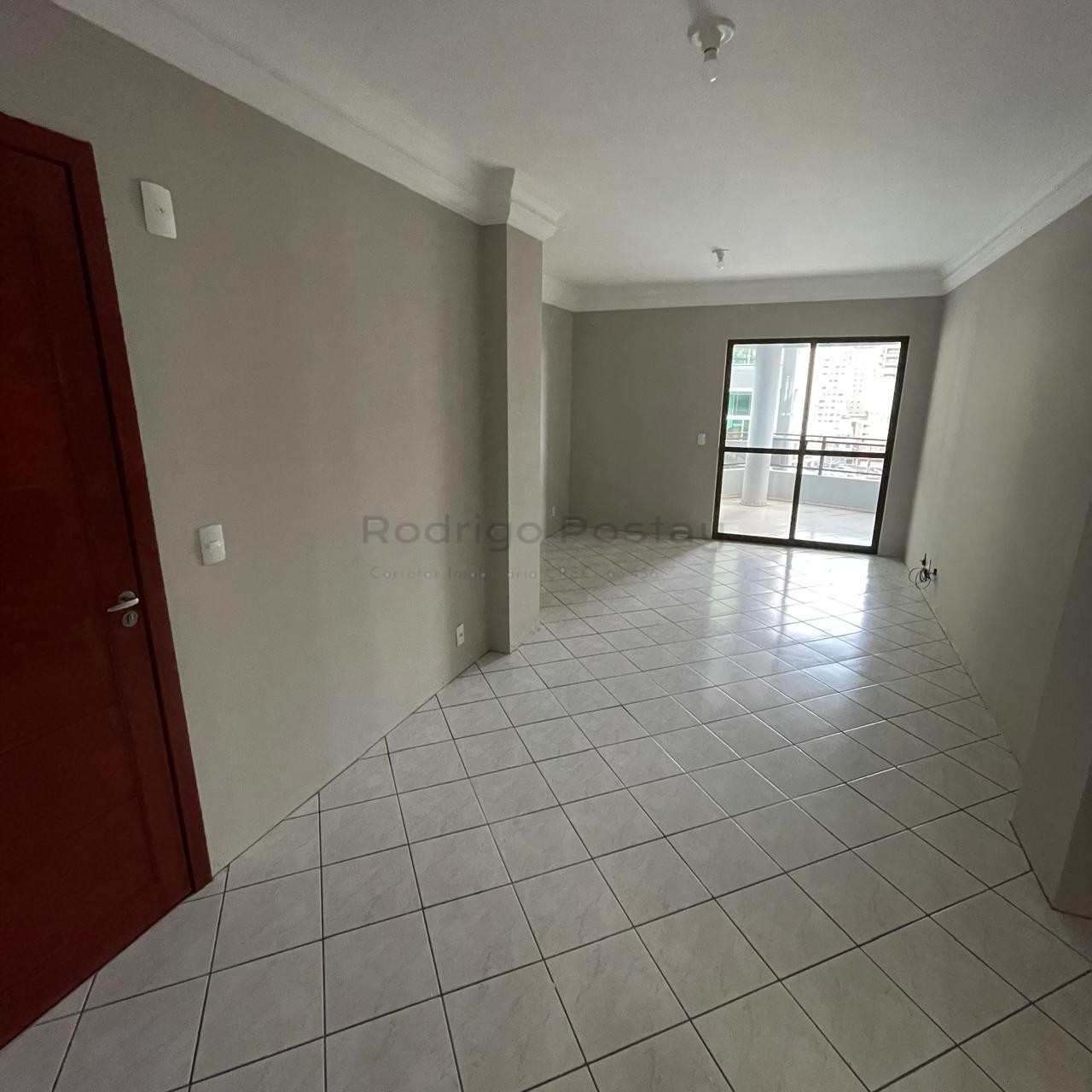 🏖️ Apartamento na Meia Praia — Apenas 250m do Mar! 🏖️