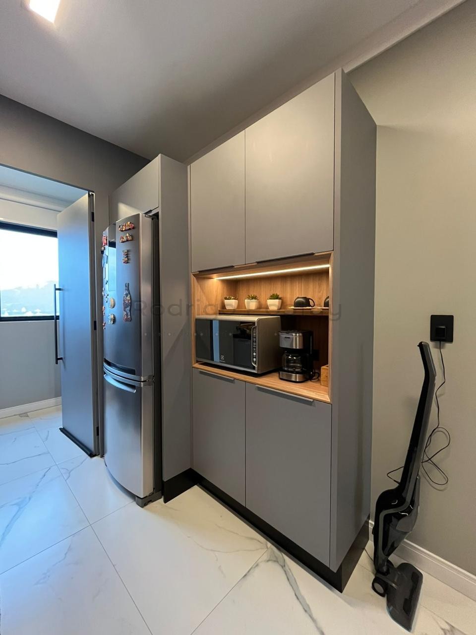 🏖️ APARTAMENTO 3 QUARTOS FINAMENTE MOBILIADO • PAGAMENTO EM ATÉ 72x Localizado na Meia Praia 