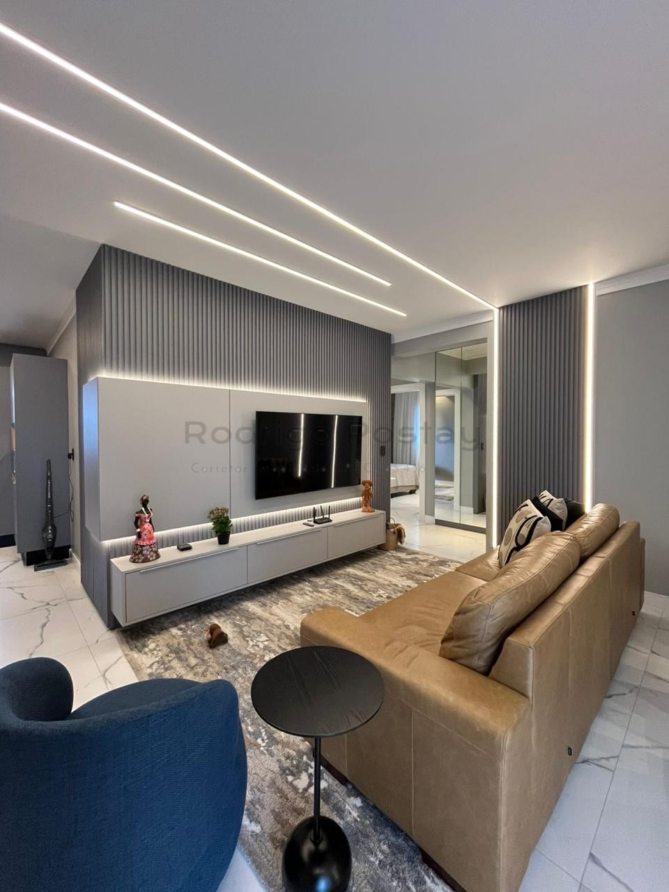 🏖️ APARTAMENTO 3 QUARTOS FINAMENTE MOBILIADO • PAGAMENTO EM ATÉ 72x Localizado na Meia Praia 