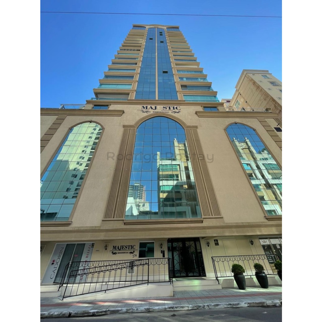 GIGANTE - AP NA MEIA PRAIA COM 176M² SENDO 3 SUÍTES + 3 VAGAS - SALDO EM 36X