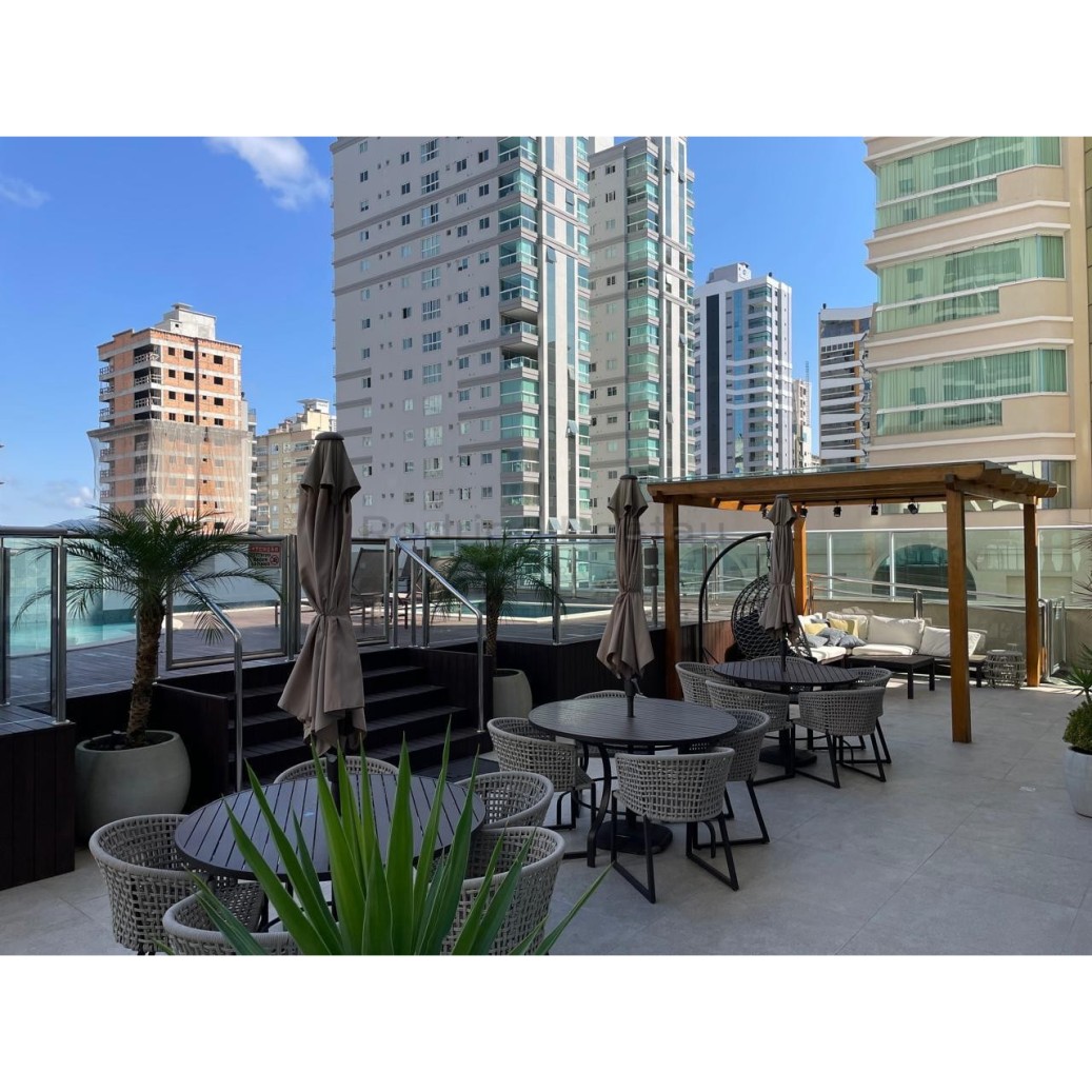 GIGANTE - AP NA MEIA PRAIA COM 176M² SENDO 3 SUÍTES + 3 VAGAS - SALDO EM 36X