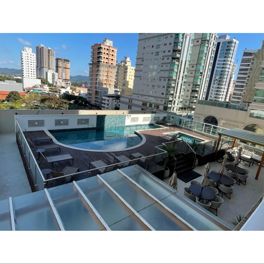 GIGANTE - AP NA MEIA PRAIA COM 176M² SENDO 3 SUÍTES + 3 VAGAS - SALDO EM 36X