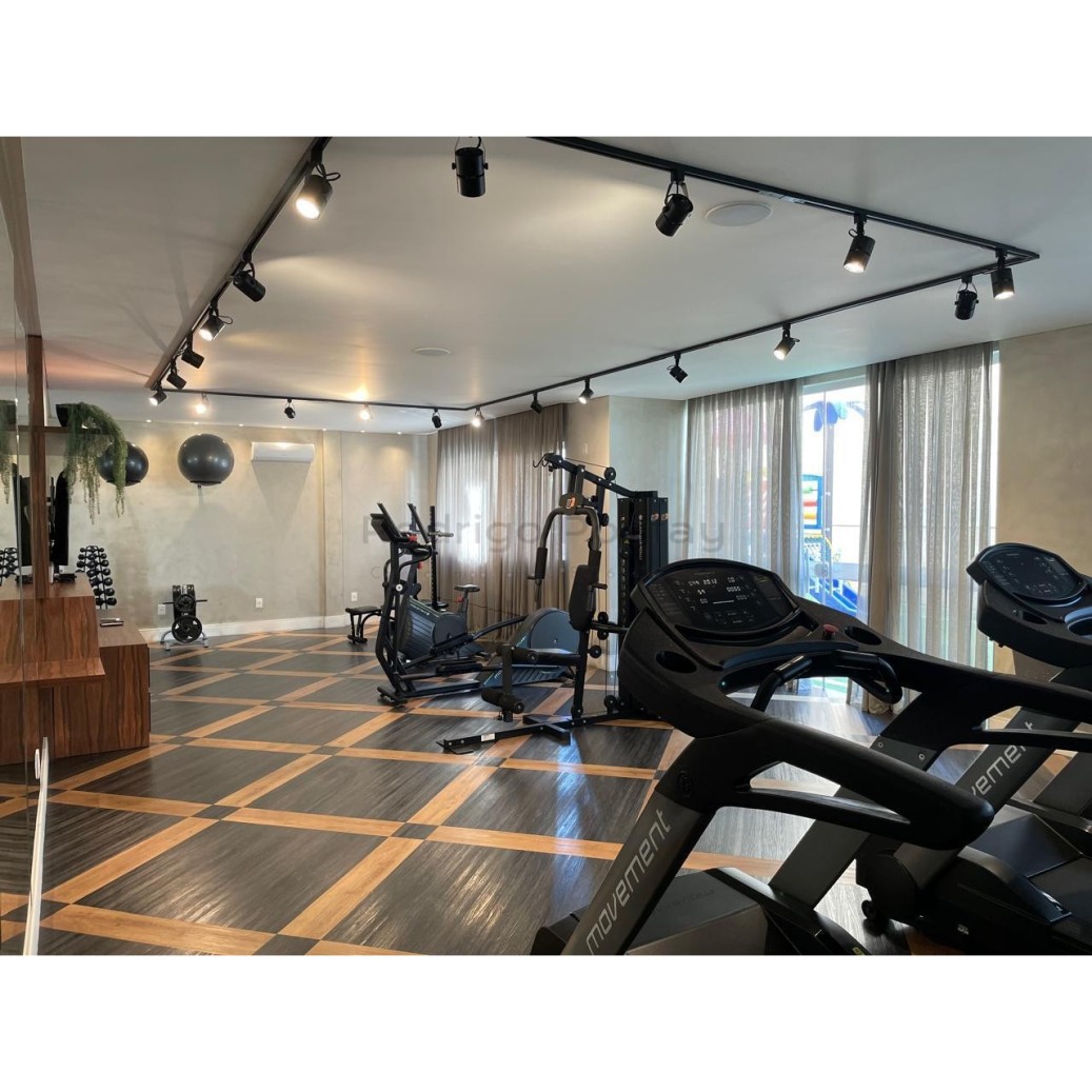 GIGANTE - AP NA MEIA PRAIA COM 176M² SENDO 3 SUÍTES + 3 VAGAS - SALDO EM 36X