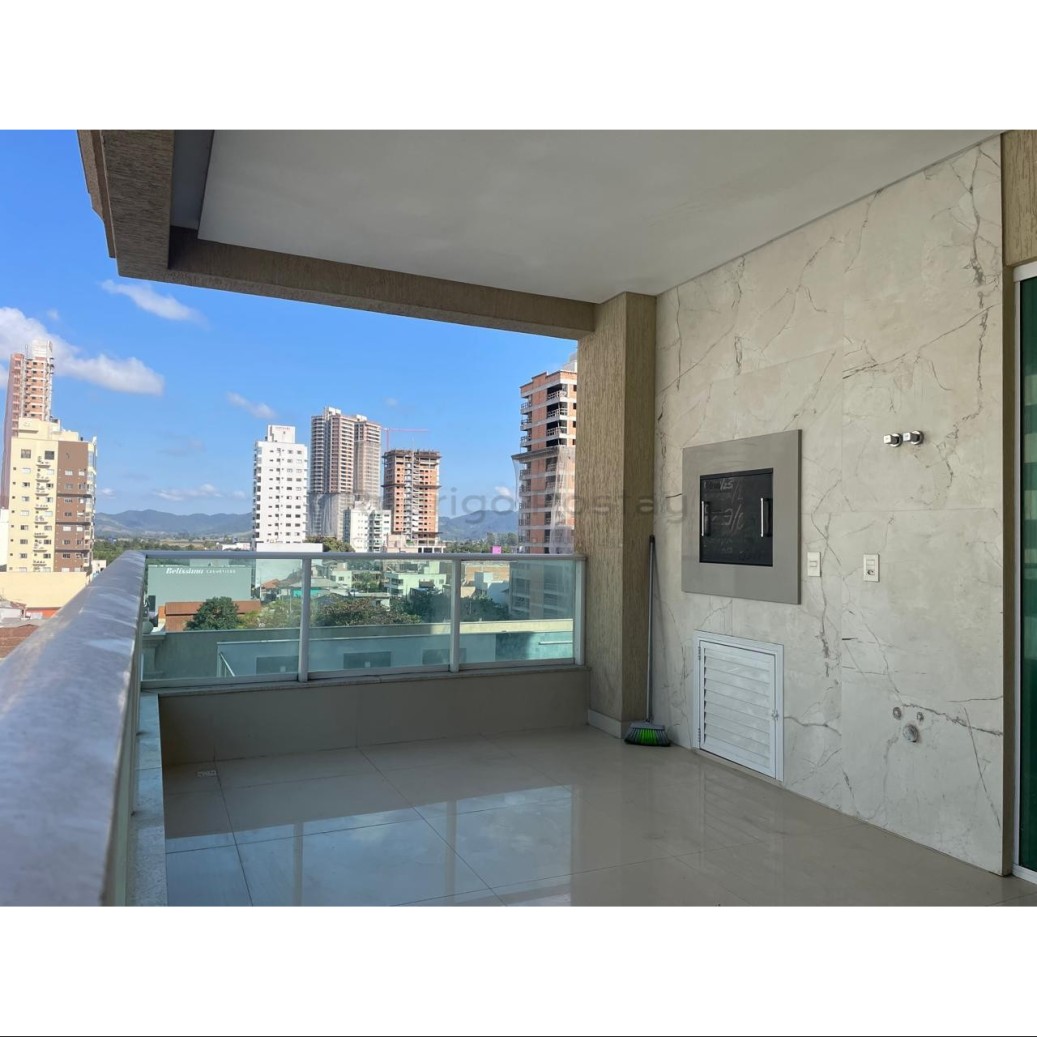 GIGANTE - AP NA MEIA PRAIA COM 176M² SENDO 3 SUÍTES + 3 VAGAS - SALDO EM 36X