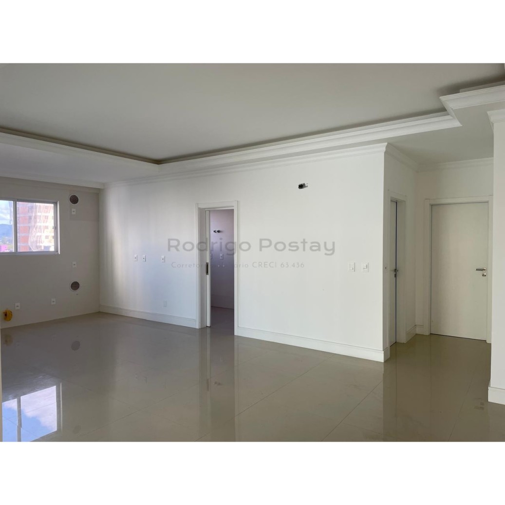 GIGANTE - AP NA MEIA PRAIA COM 176M² SENDO 3 SUÍTES + 3 VAGAS - SALDO EM 36X