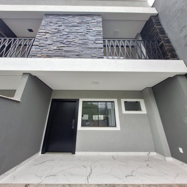 Lindo Sobrado à venda no bairro Morretes com alto padrão de acabamento